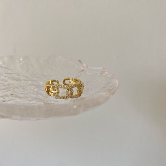 18K Gold Plated Sician Interlock Chain Link Ring - Picture 3 of 5